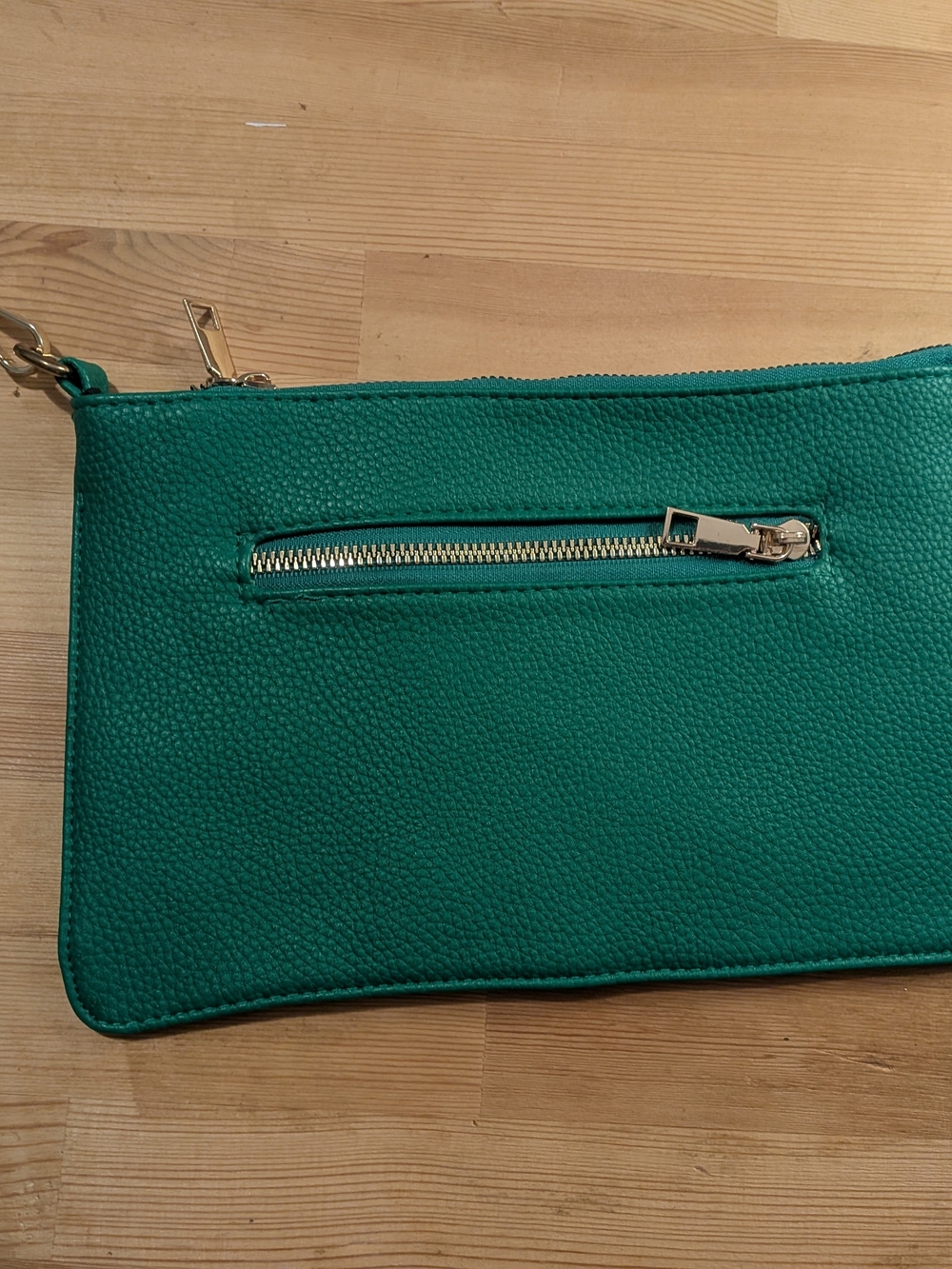 Green Pebbled Vegan Leather Wristlet Clutch - Unbranded